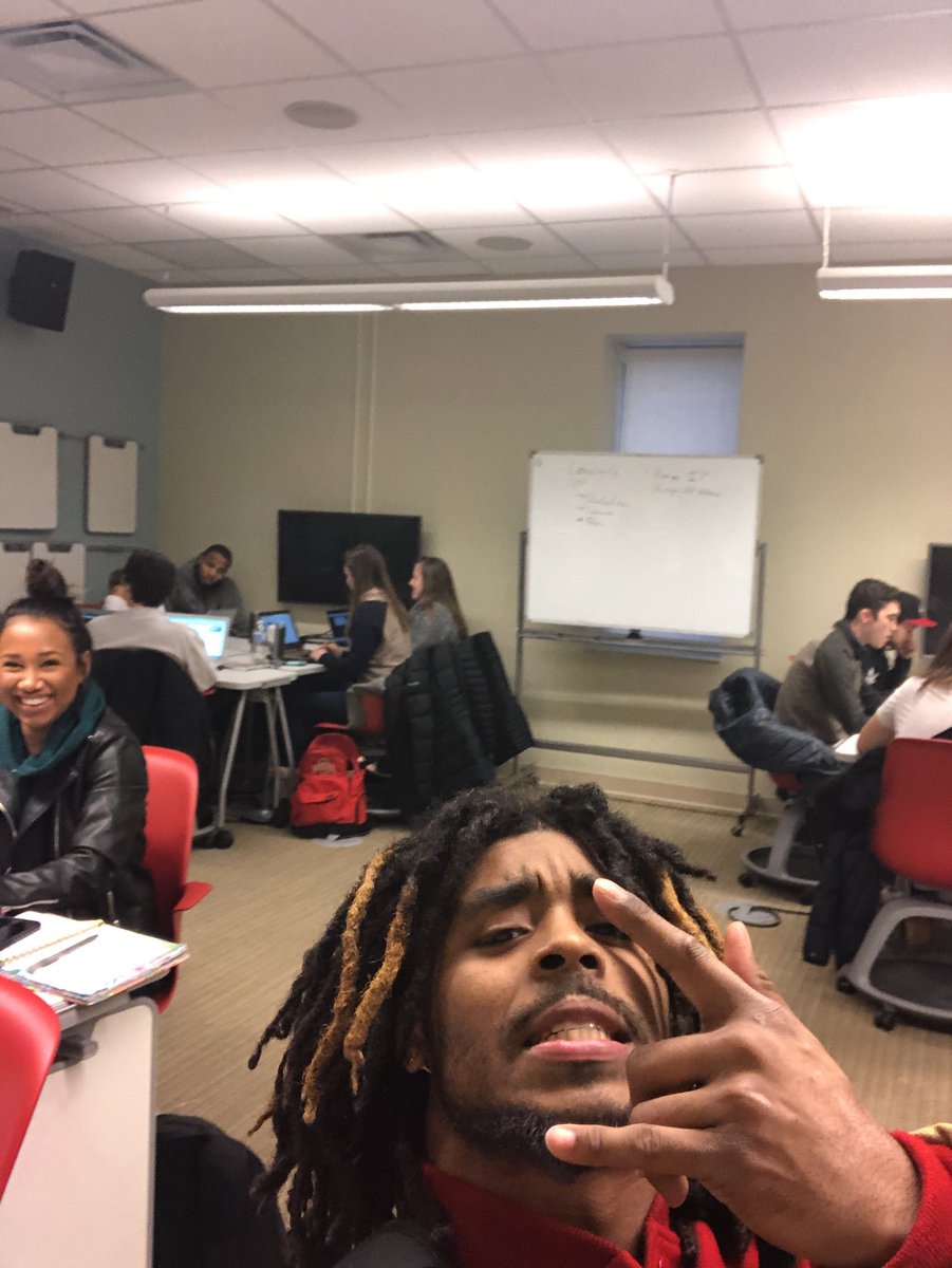 arnette_damon's tweet photo. In class chillin https://t.co/OTBZtA8zXL