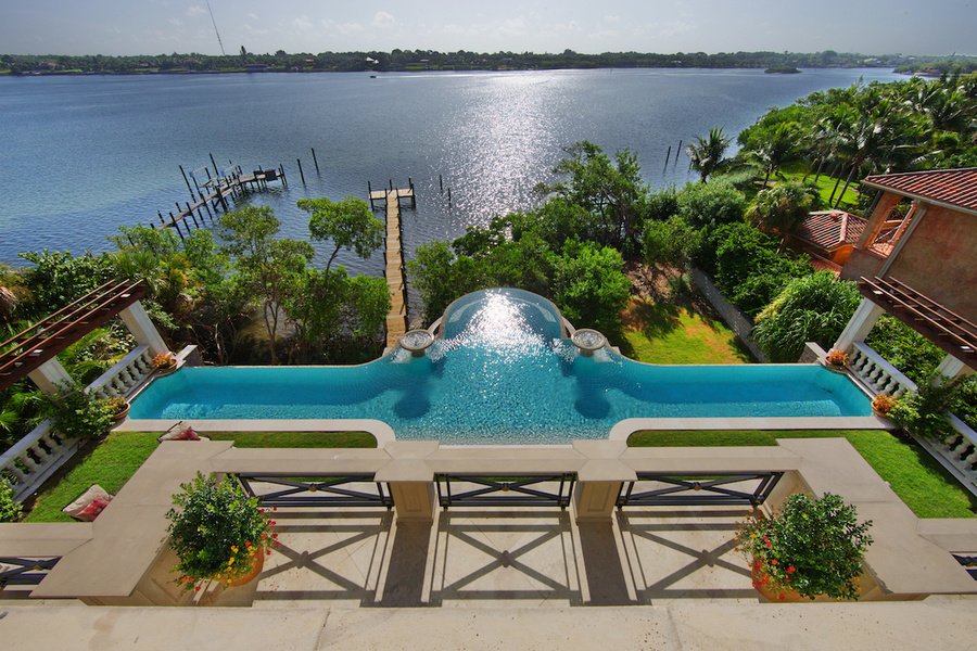 MansionGlobal's tweet image. Italian-Style Villa in Florida Heads to Auction with No Reserve mansion.global/2nEOQ6w