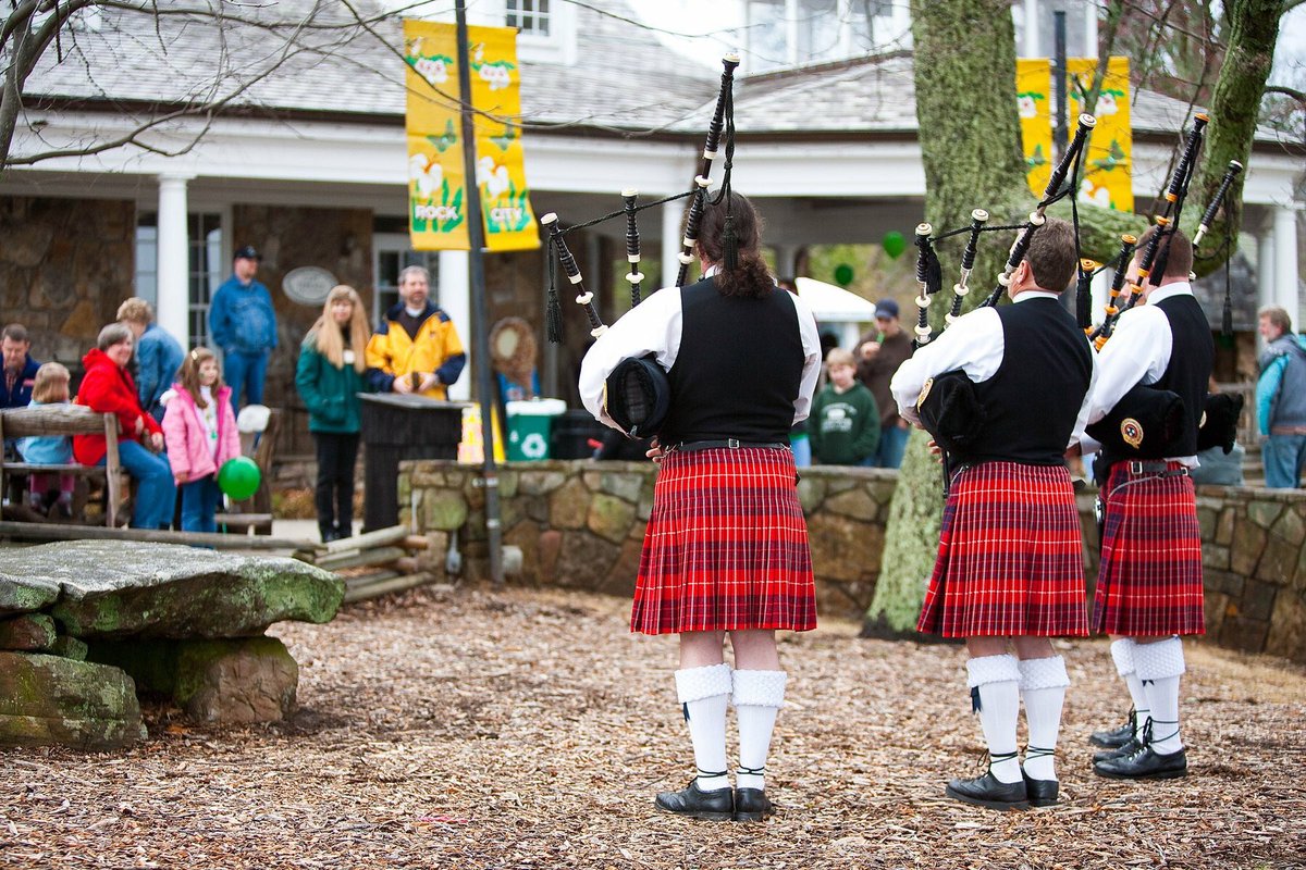 SeeRockCity's tweet photo. Ready to #gogreen? Shamrock City returns March 10-11 and 17-18 for its 11th year of Irish food, music and other fun entertainment! https://t.co/FQ4fEzvcLZ https://t.co/6leQPrW3sv