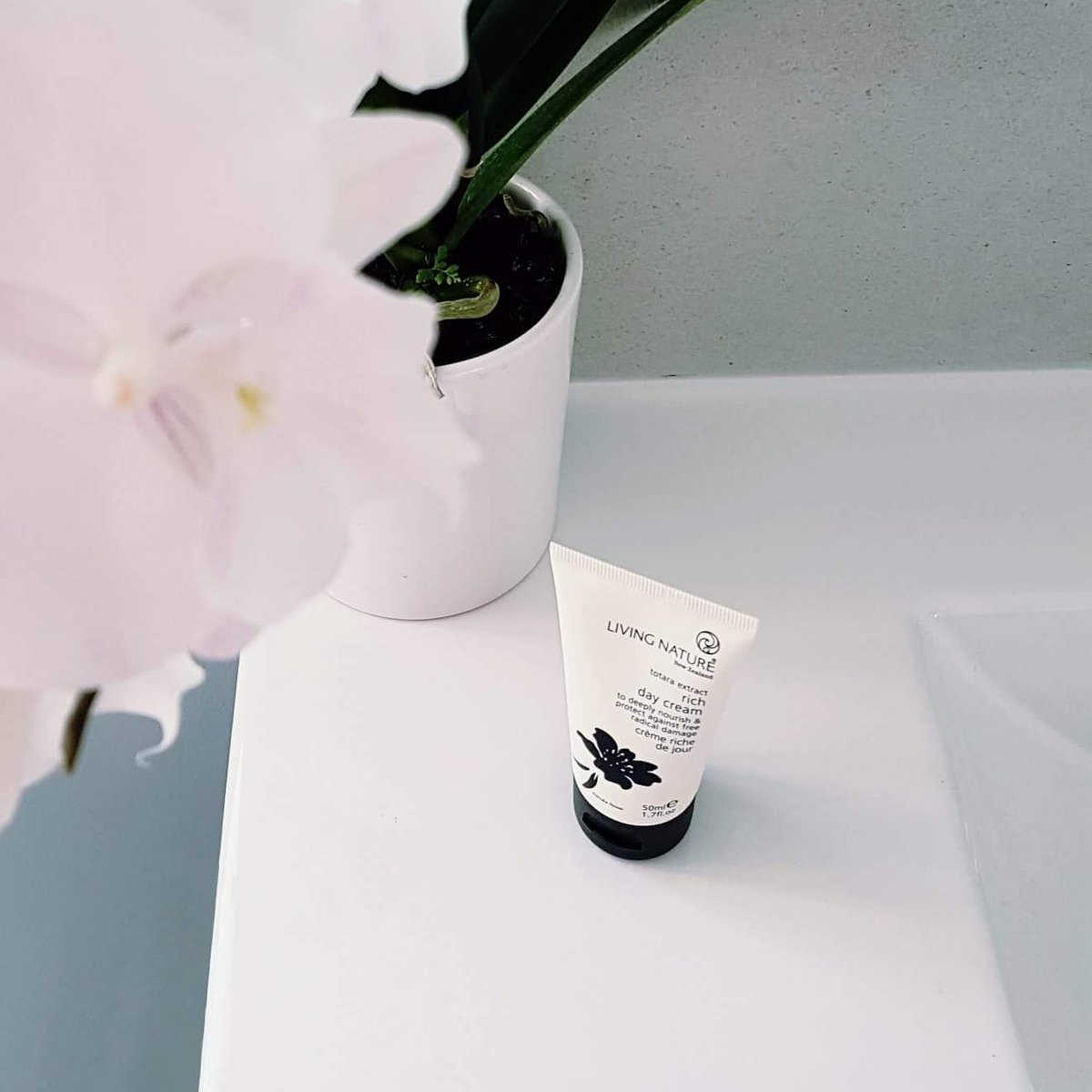 Hydrate &amp; Nourish your skin everyday with our certified natural Rich Day Cream. With Manuka honey to draw in moisture, botanical emollients for deep nourishment, &amp; native Totara extract to help neutralise skin-ageing free radicals. #certifiednaturalskincare