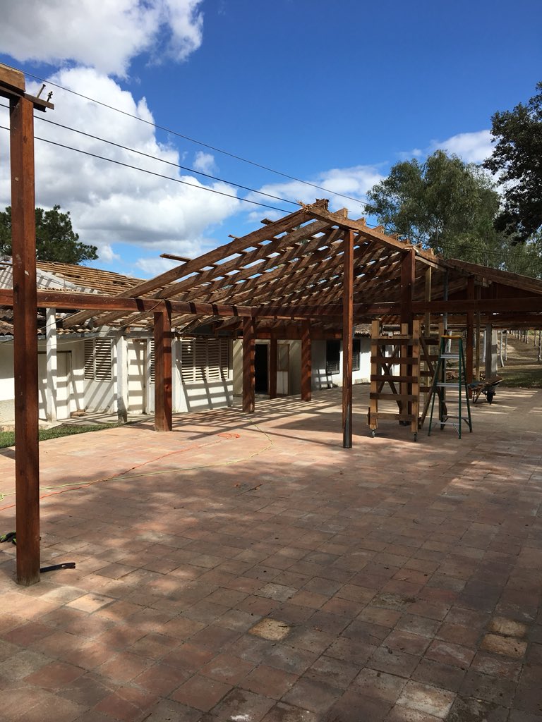 beunselfie's tweet photo. Looks so different without the roof. Lots of progress in a little time. https://t.co/pU3gMXaknl