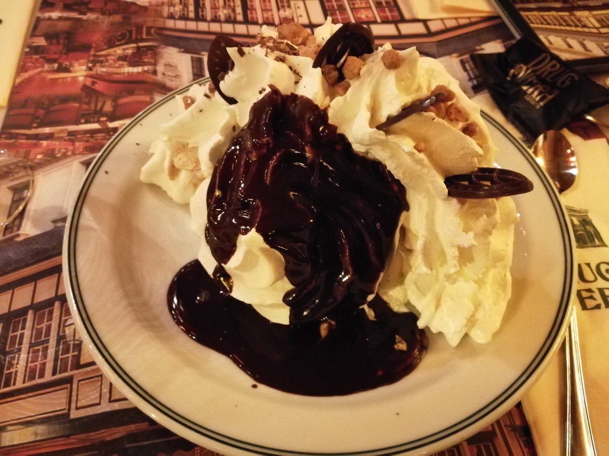 cybette's tweet photo. Besides #Belgian #waffles, I also had a taste of #Moroccan (almond ice cream with fruits), and "Mexicain Glacé" at #DrugOpera. I was on a sugar high last weekend in #Brussels. https://t.co/Em1EApsdJb