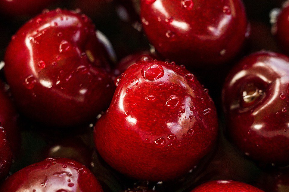 VASlade's tweet photo. With their hunger quenching fiber and cancer-fighting antioxidants, apples really do keep the doctor away. https://t.co/SlzPuCK6H3