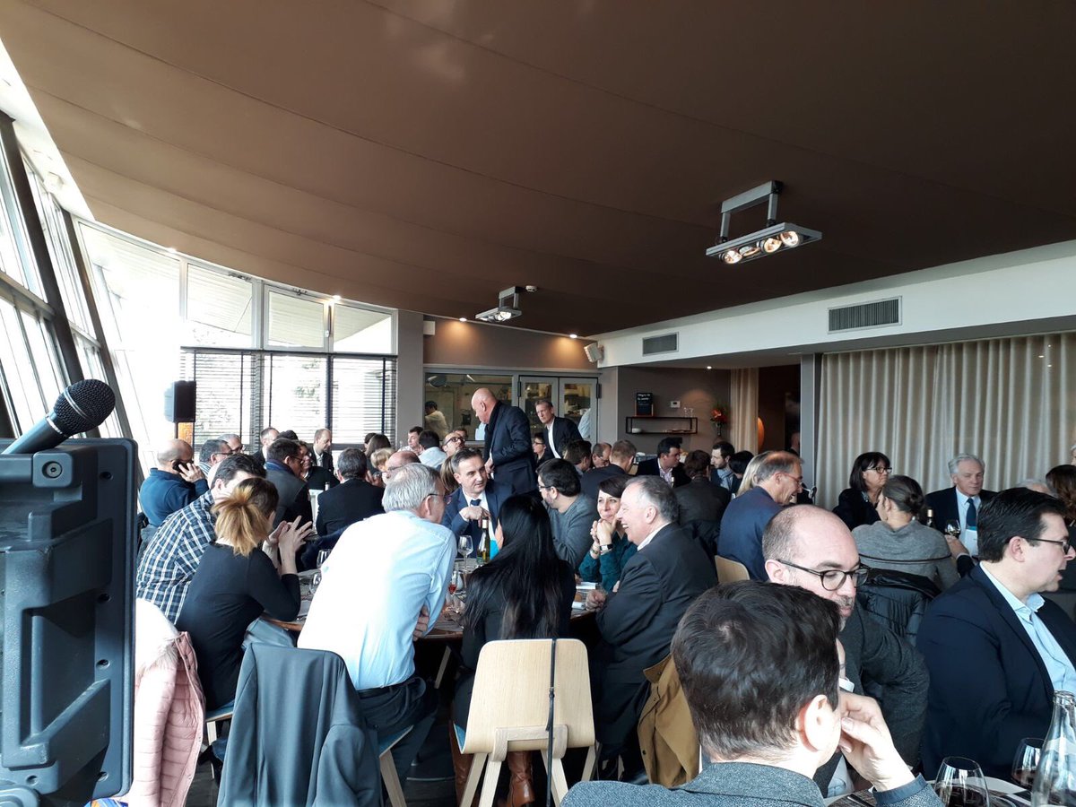 Zozolazarevic's tweet photo. 1er Speed Meeting #APADLO=association des parcs d’affaires de Lyon Ouest
+ de 50 entreprises présentes et ravies
@ca_centrest à leurs côtés https://t.co/ZD7YdFYvqR