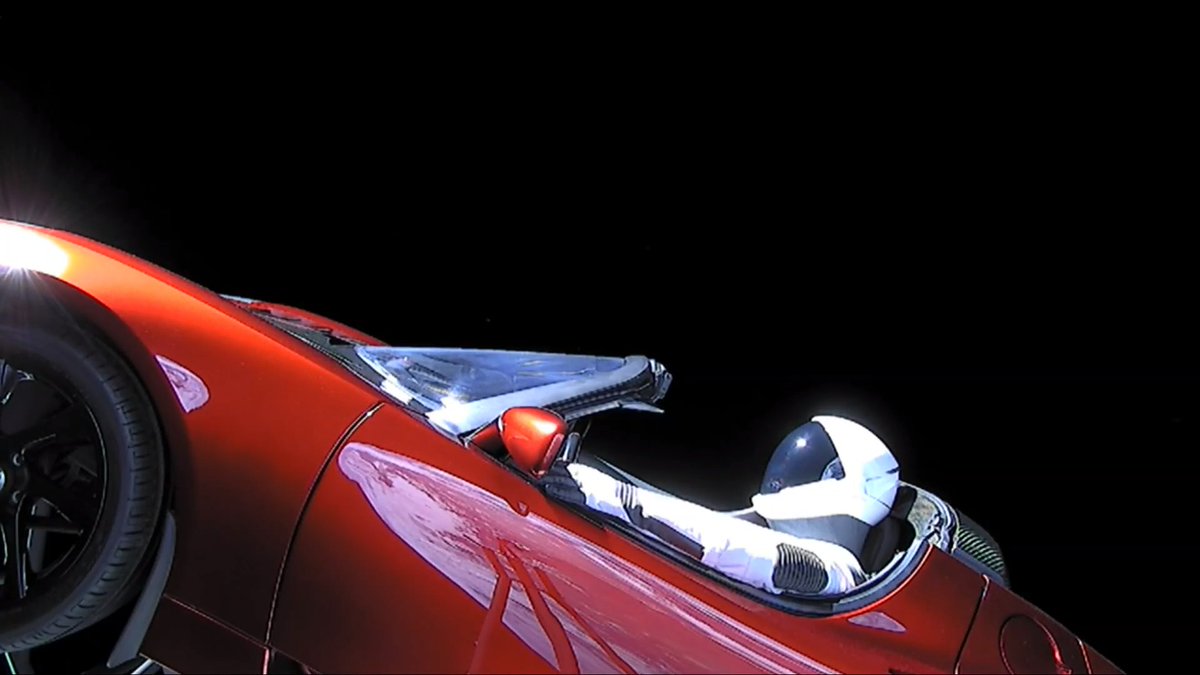 EDhungary's tweet photo. @elonmusk The proof! Earth is flat! Check the reflection! :DDDDDDDDDD Thanks for today's launch event! https://t.co/nTgmRol75X