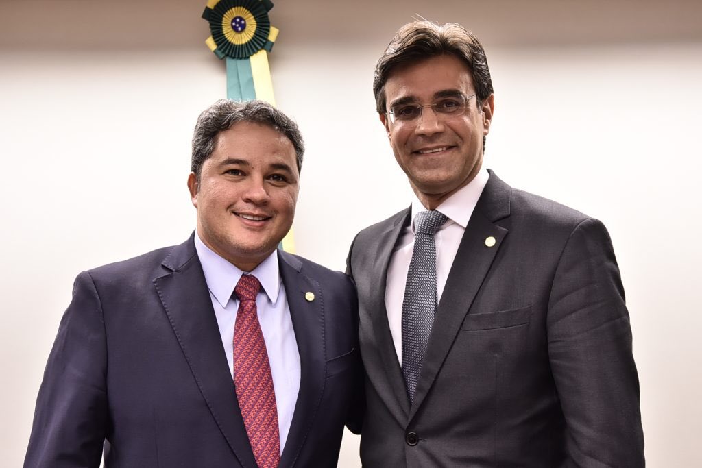rodrigogarcia_'s tweet photo. Acabo de ser escolhido o novo líder do @democratas na Câmara. É uma honra. Temos uma bancada muito forte, com coerência e qualidade. Vou liderar uma bancada de 33 guerreiros e, com a ajuda de todos, vamos combater o bom combate e defender os interesses da população brasileira https://t.co/lRmDL5f7xy