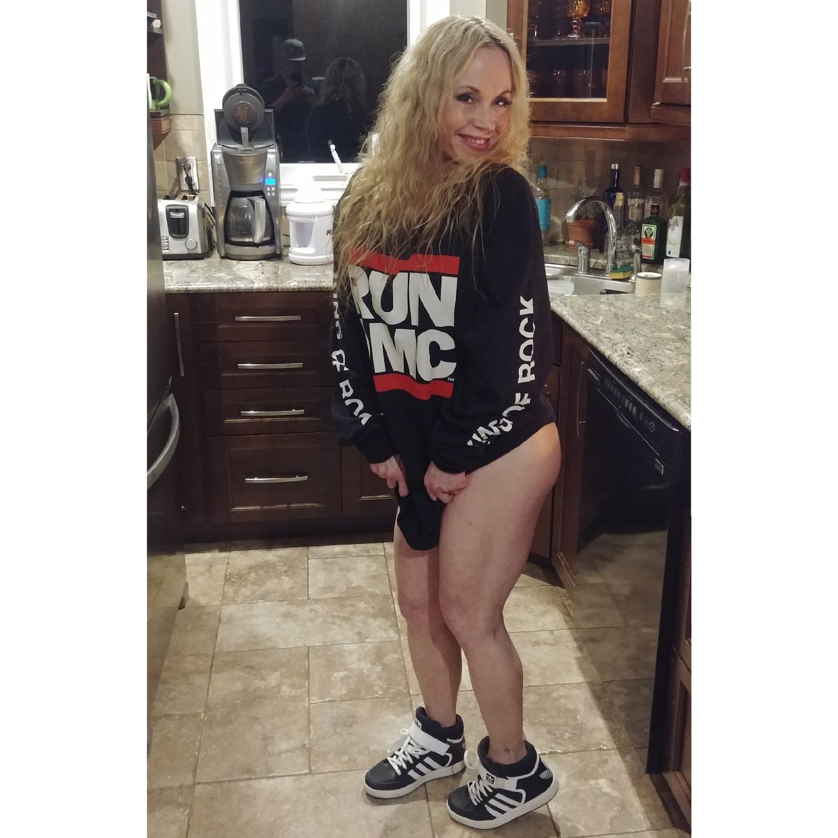 i_flex4poptarts's tweet photo. This little rocket happens to be mine #rundmc #downwiththeking #cuzshesmyqueen https://t.co/qoVNZVWNRD