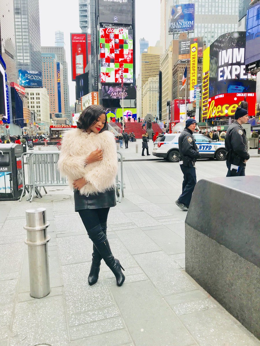 MillyMashile's tweet photo. ❤️❄️💵👑💯 #nyc #america #30cation https://t.co/HuINB3QlPc