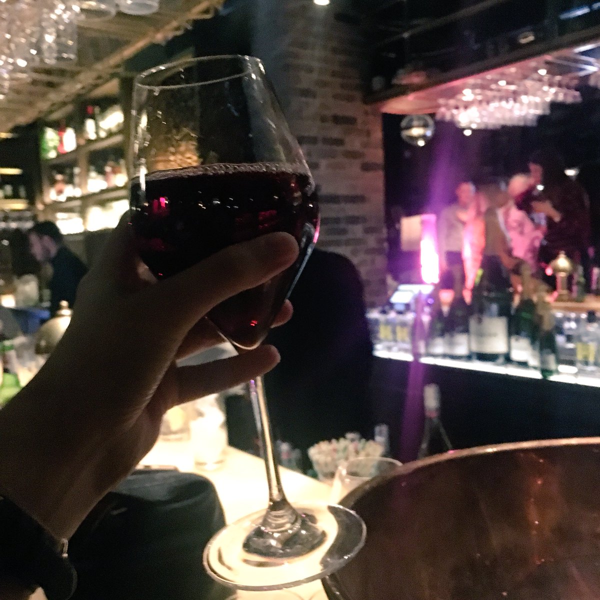 instyle_UK's tweet photo. Cheers! This may or may not be our first glass of @villamaria_uk wine. Or second. Or third. #instylebafta x #eerisingstar https://t.co/xOtT2yFvIK