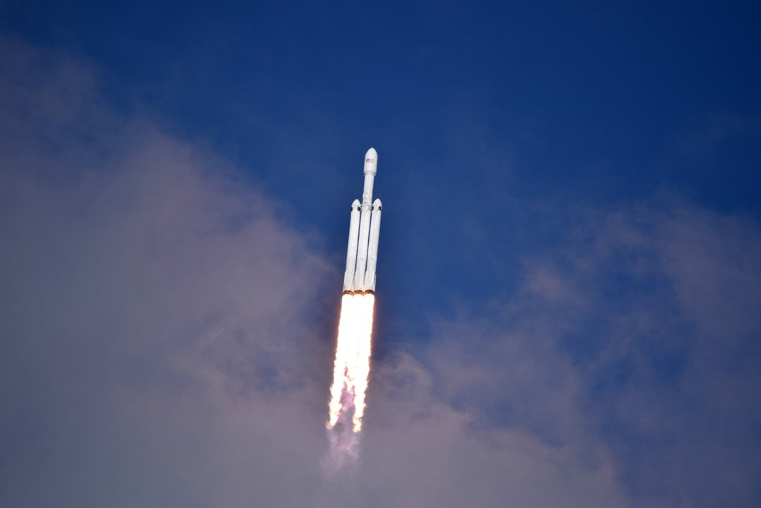 ctboex's tweet photo. Today's @SpaceX #FalconHeavy launch had it all: Triple-core rockets, twin booster landings, and a mannequin in a convertable orbiting the earth: https://t.co/3sES0UjcWZ https://t.co/HN7WfJS4tq