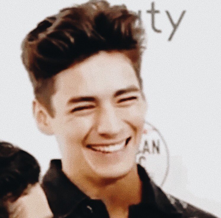 chancewhich's tweet photo. low quality pictures for a high quality smile https://t.co/VqWK04BYV3