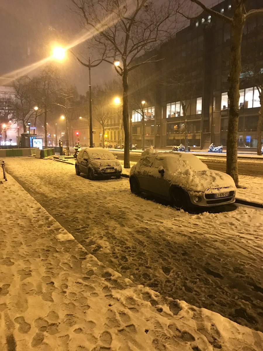 LLefouet's tweet photo. Paris under 30 inches of snow #snowinparis https://t.co/LIjUmH2oLF