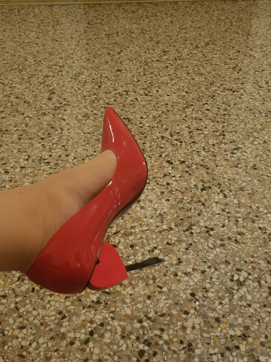 APerronHasHeart's tweet photo. Really kicking it up this year for #GoRedMass and making sure even my heels have heart! https://t.co/tp57TVGOJ1