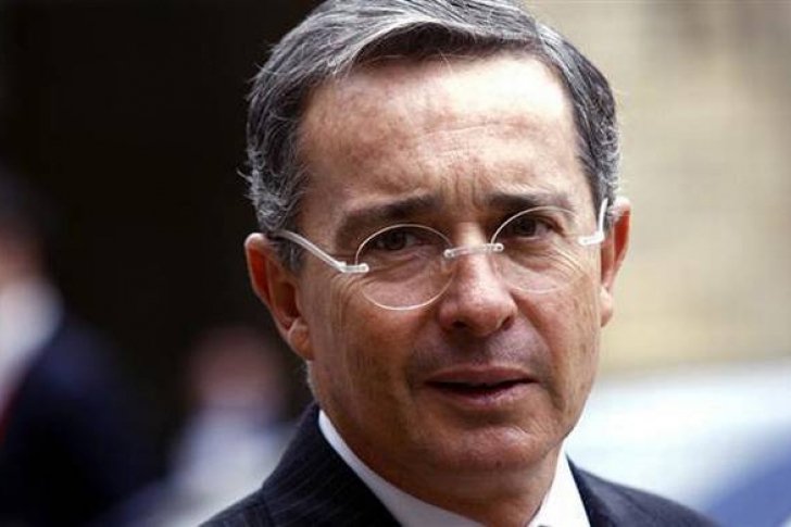 teleSURtv's tweet photo. #Colombia 🇨🇴 | Tribunal de Medellín pide investigar a @AlvaroUribeVel por masacres de paramilitares https://t.co/4sCTsGCGIy https://t.co/oEhcC13xb5