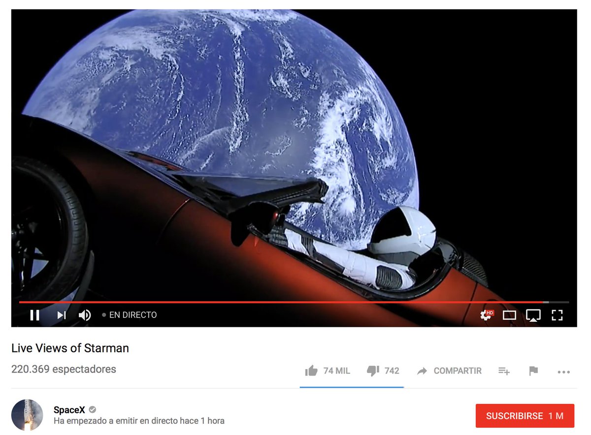 Hay un coche flotando en el espacio mientras emite en directo hasta la Tierra y a mi no me llega el wifi a la cocina.