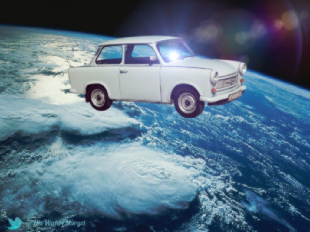 DieWahreMargot's tweet photo. Genossen, der imperialistsche Klassenfeind darf sich leider nur die 2. Reihe gesellen. Wir waren zuerst da! #FalconHeavy @elonmusk #Trabant https://t.co/vVYoNUlfKn