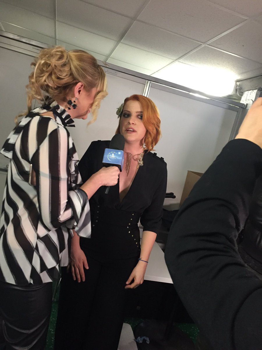ChiaraDiGiamba1's tweet photo. Un pensiero per i miei amati #Archini dellβ @Arca_di_Noemi β€οΈ La vostra Leonessa backstage β€οΈ molto amore per lei β€οΈ #sanremo2018 @noemiofficial https://t.co/YaTPQwivSR