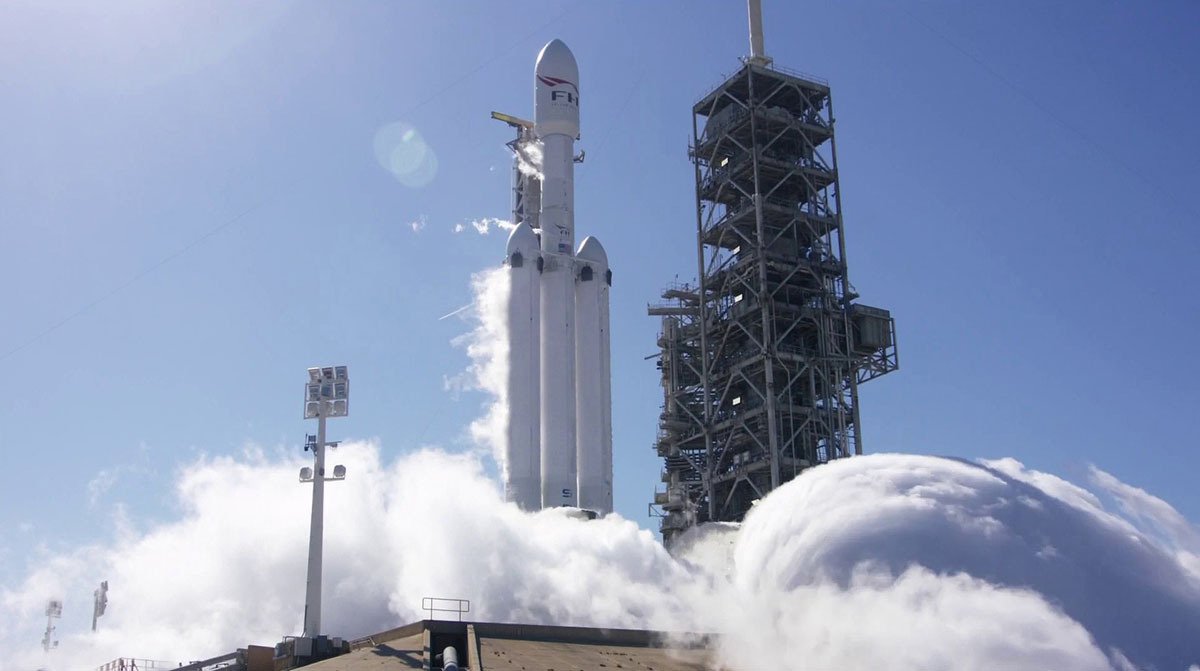 dtrinkle's tweet image. RT @TheAtlantic: Photos: The launch of the SpaceX Falcon Heavy theatln.tc/2FSucGD