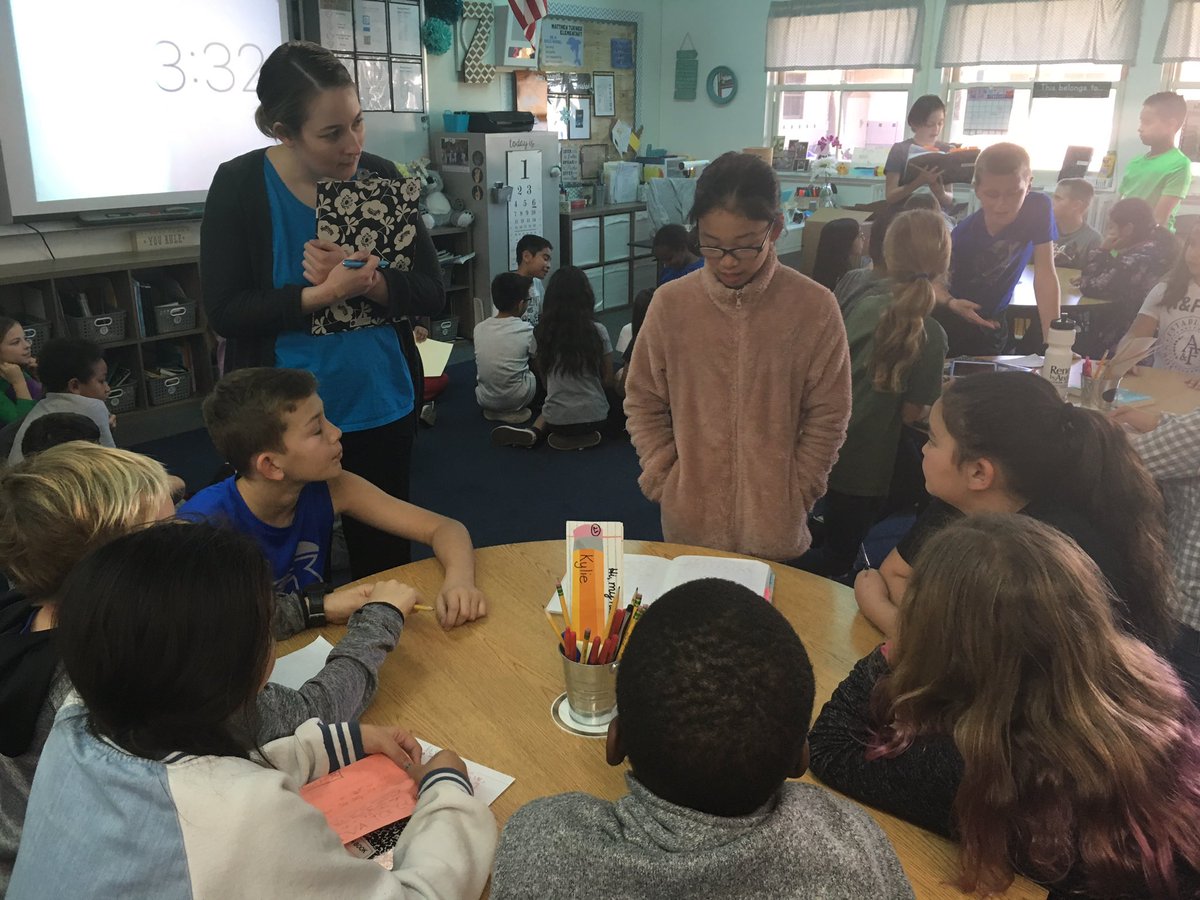 Turnerdolphins's tweet photo. @Ms_Zook 's students presenting their specific Reading Workshop Topics to our 4th Graders. Well done! https://t.co/Ad8X3858sZ