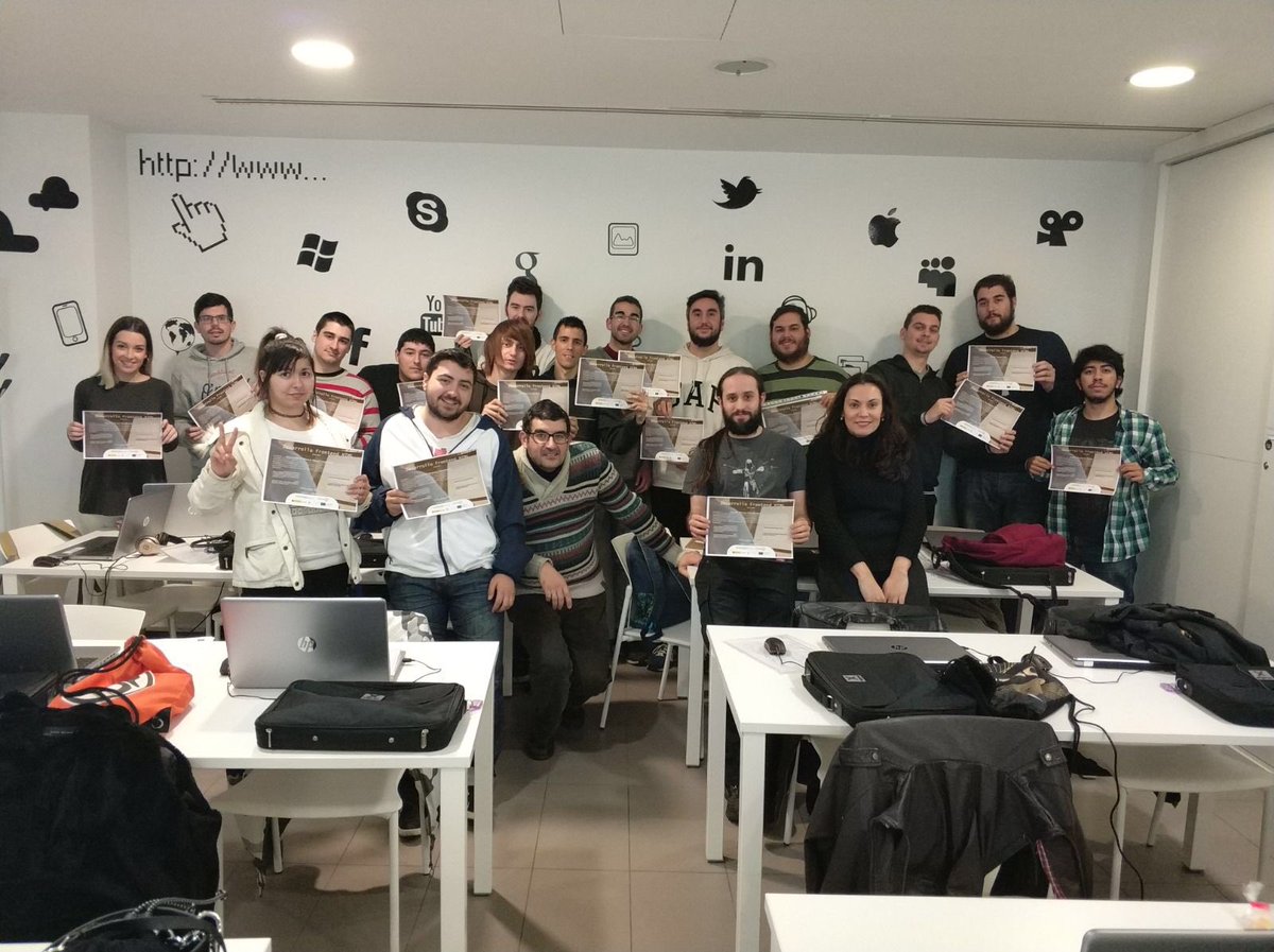 ArrabalAID's tweet image. Despedimos este martes compartiendo imágenes de la entrega de diplomas y finalización curso #desarrollofrontend #HTML de 200 horas impartido por @ArrabalAID en #CentroMontaño @MLGparticipa dentro del programa @garantia_juv @redpuntoes #fundaciónpiquer @minetadgob.