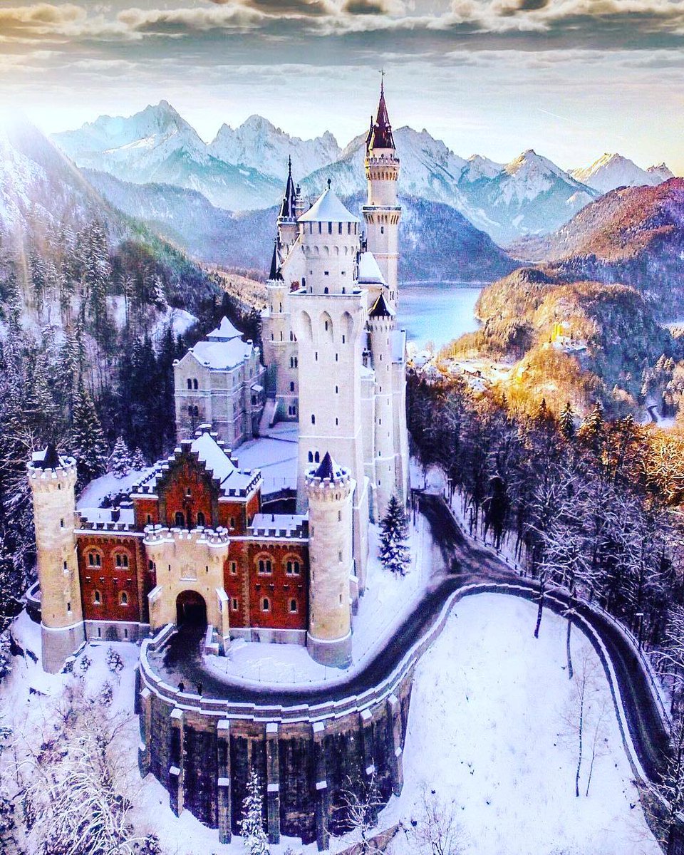 君に見せたい景色 雪化粧をまとった城 ノイシュバンシュタイン城 Place ドイツ T Co An1seybqbn Twitter