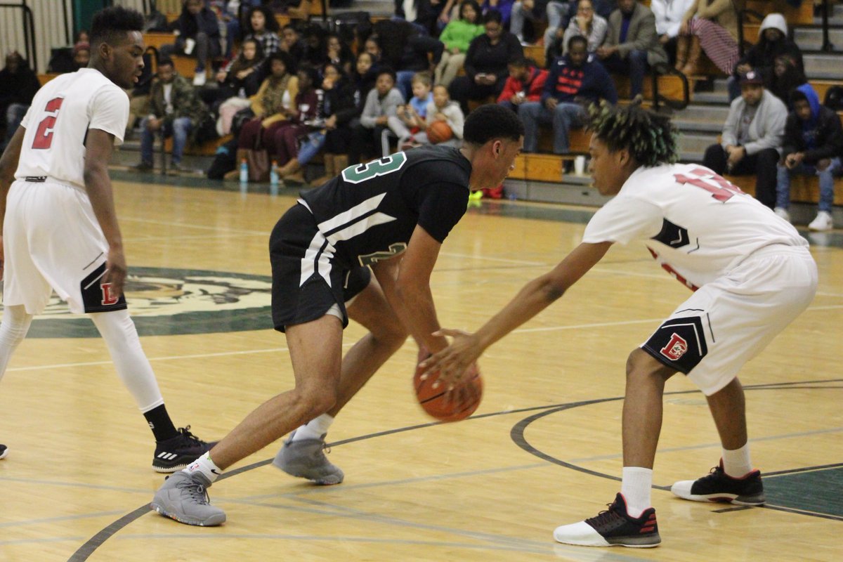 OnAStringST's tweet photo. Senior Night 2018📸 Vs Dunbar (Pics By @_flymatt) #OnAStringMedia #SeniorNight https://t.co/Css4HfKwDs
