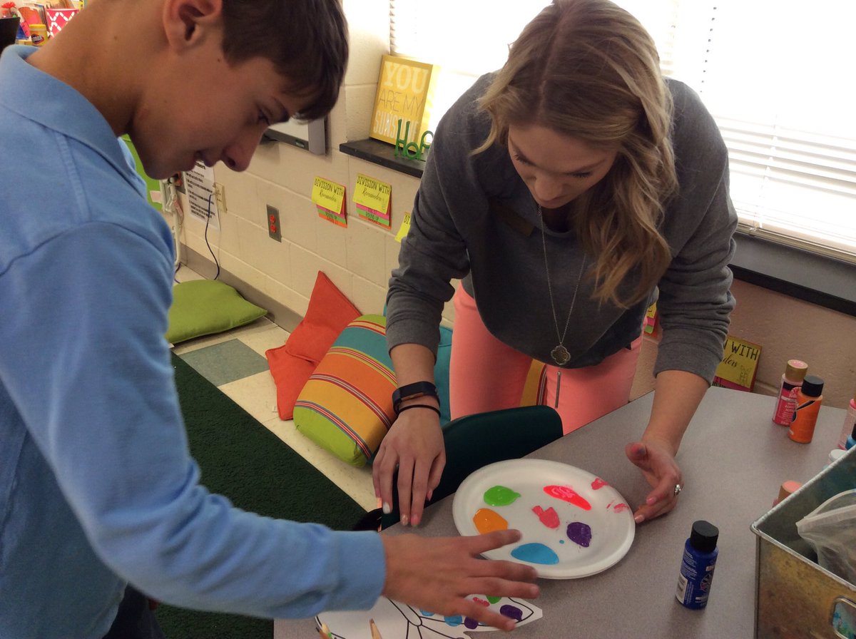 ksandersHMES's tweet photo. Ms. Smith taught a fun, engaging lesson on symmetry! https://t.co/W92HBoryXr