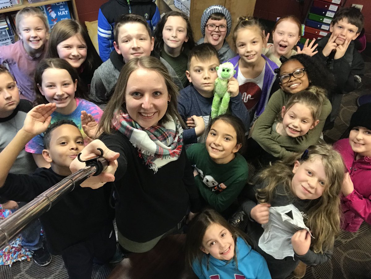 MsHogan_306's tweet photo. A day late posting, but we did successfully #selfiestart our week yesterday! #Kb4thgrade #kbcougars https://t.co/QngJ9Wogul