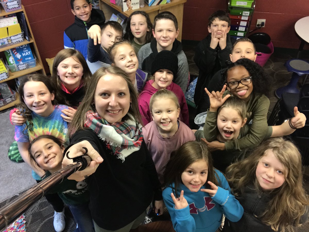 MsHogan_306's tweet photo. A day late posting, but we did successfully #selfiestart our week yesterday! #Kb4thgrade #kbcougars https://t.co/QngJ9Wogul