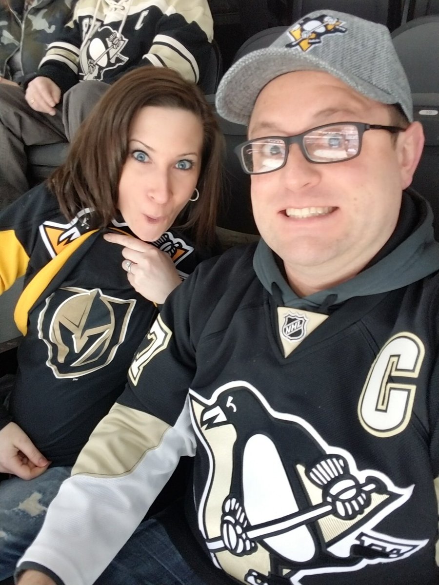 When your head says #Penguins but your heart says Fleury ❤️🌸 #LetsGoPens #heartbreaking