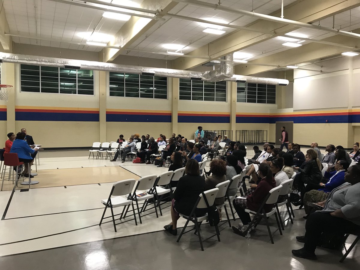 StepUpLA's tweet photo. Great turnout over 100 residents hearing about from our local judge and state rep candidates. #nolaelection #LocalPolitics https://t.co/lsPlNRiXIs