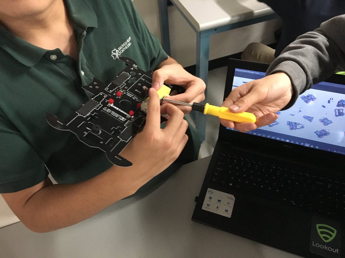 TeamPseudonym's tweet photo. How do I use a smartphone?#SHCrobotics https://t.co/zBxIRkIEUi