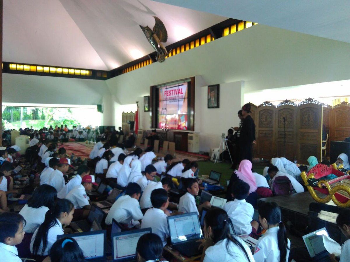 kominfosandibwi's tweet image. Ribuan siswa SD/MI mengikuti Festival Sains Berbasis IT di Pendopo Sabha Swagata @banyuwangi_kab @AzwarAnas_A3