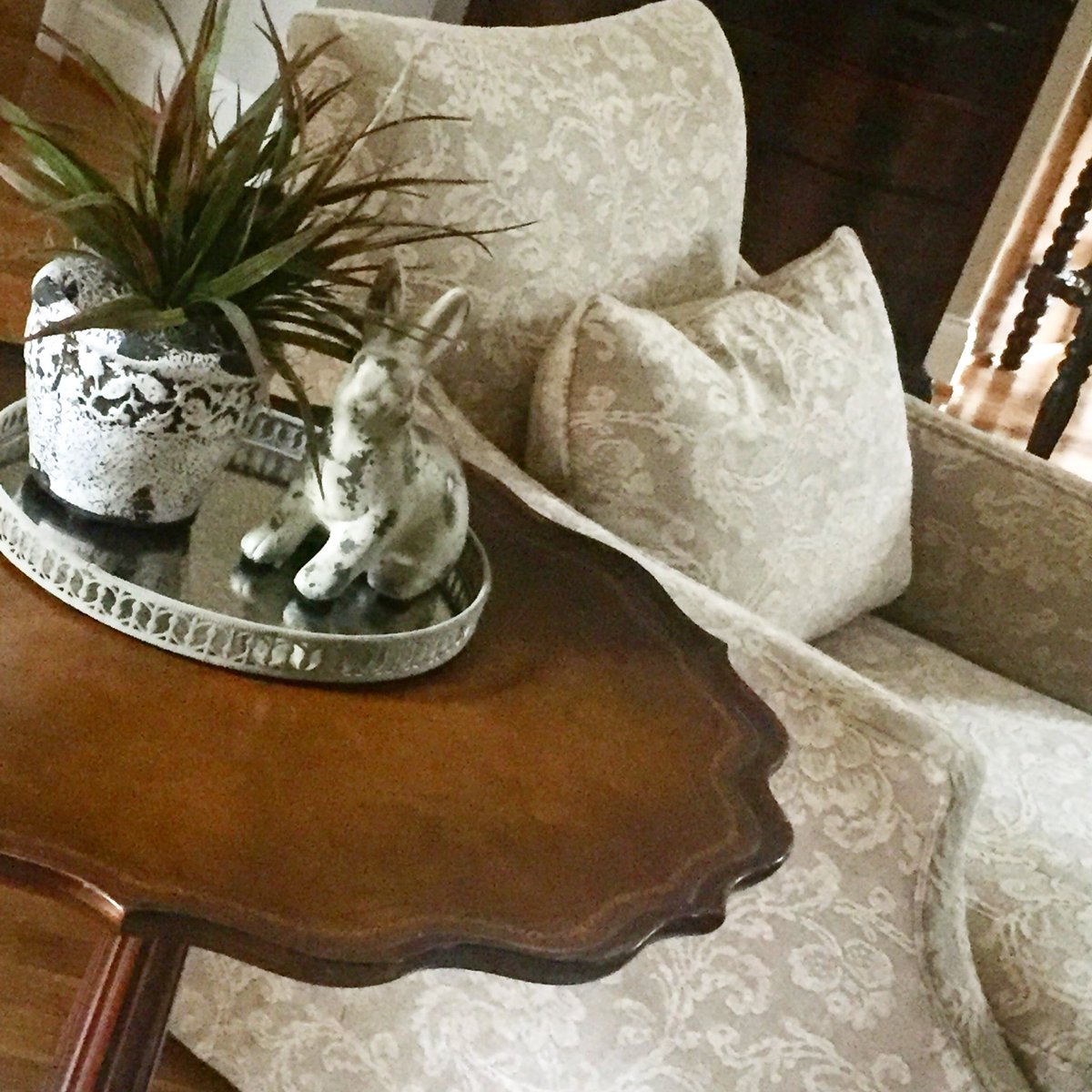 Adding new chairs and accessories gives a room a fresh new look 🙌🏻 <a href="/opjenkins/">OP Jenkins Furniture</a> @riversidefranklin #homedecor #style #styleinspiration