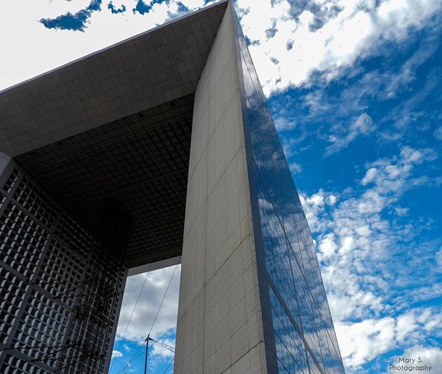 MarySAVI's tweet photo. Looking up to the impressive Grande Arche.
.
.
#LaDefense #building #skyscraper #architecture #architectureporn #bluesky #Paris #photography #capture #moment #exposure #composition #shot #picoftheday #colorful #instacolour #explore #instagood #instamood … https://t.co/qLIZLxBDbK https://t.co/D8eQwC3Tcn