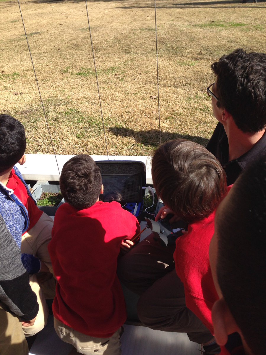 PhilipPorterTex's tweet photo. Mr. Hopper's Robotics class try their hand at aerial mapping of the Revere campus via DRONE technology!! Patriots "eye in the sky" #STEMmagnet @HISDChoice @Revere_Patriot @HISD_Advanced https://t.co/iIGQQdz8ca