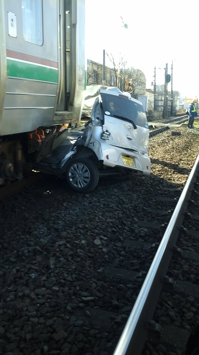 後山 No Twitter 東北本線 名取 館腰事故 乗り合わせました 乗客にけが人無し 運転手は救急搬送されてました 東北本線 列車事故