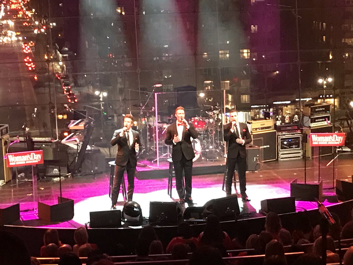 WomansDay's tweet image. Amazing tenors @GENTRImusic wowing the crowd at the #RedDressAwards