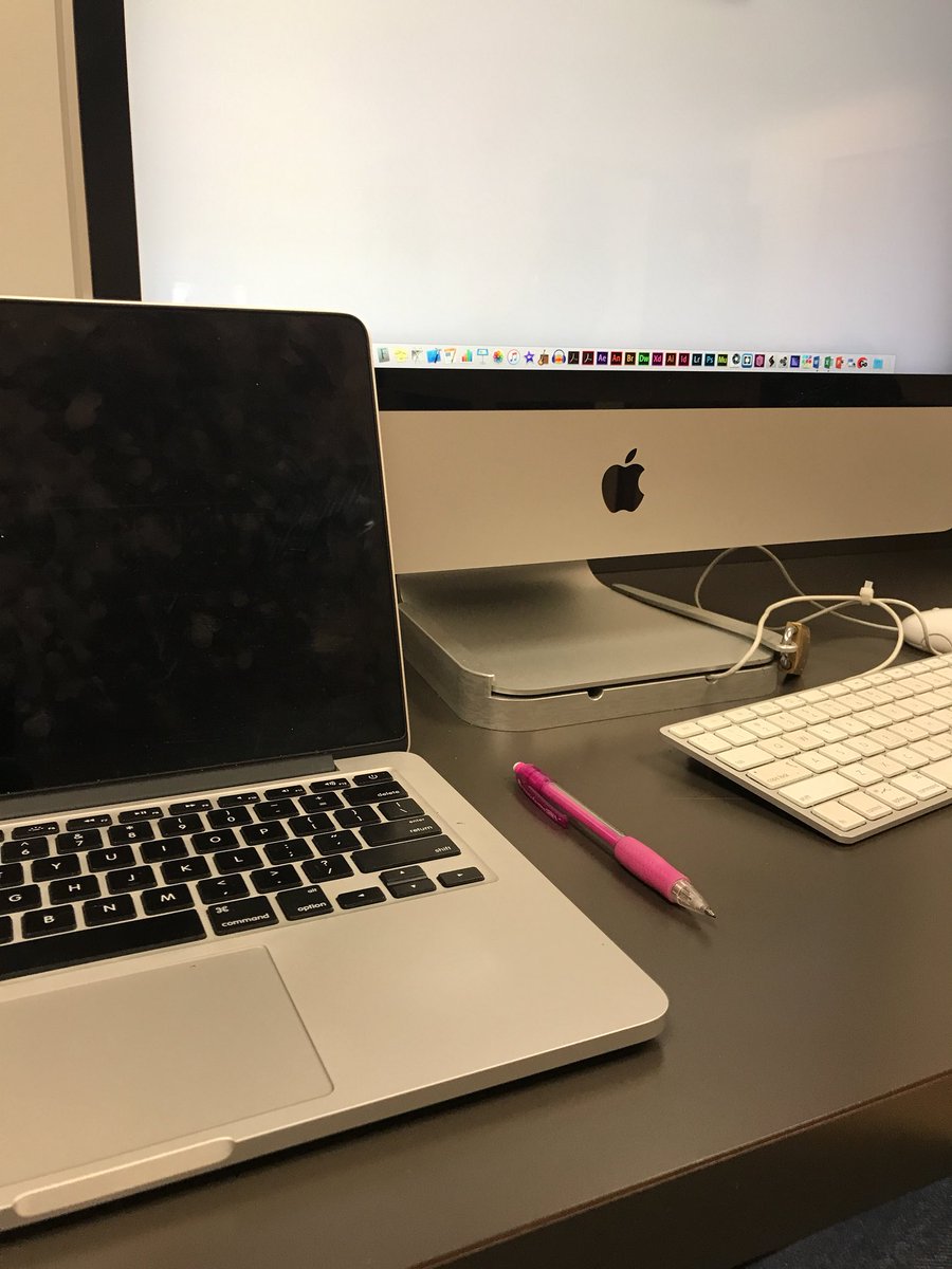 OGoleneski's tweet photo. Studio life✌🏻 #marywoodart #latenight #mac #apple #design #studio #lab https://t.co/4YeTfNDNgH