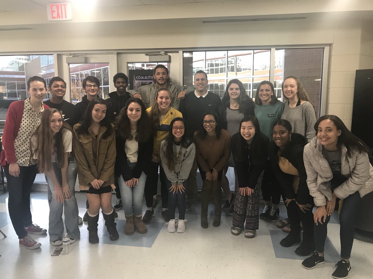 PAHSCAVS's tweet image. Great chat and chew today with our new SAC, Mr. Robbins, and some involved Cavs! #bobrob #studentvoicematters #musthavecandy @RobbinsSalemVB