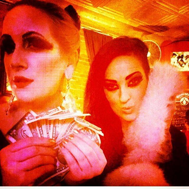 CleaCutthroat's tweet photo. Bish, we got hot sauce in our bag, swag 🐙 With my #sisterfromanothermister Kat DeLac at @HotPinkSatan show #flowless #payus #Cholula https://t.co/4zCgpp9Lcs