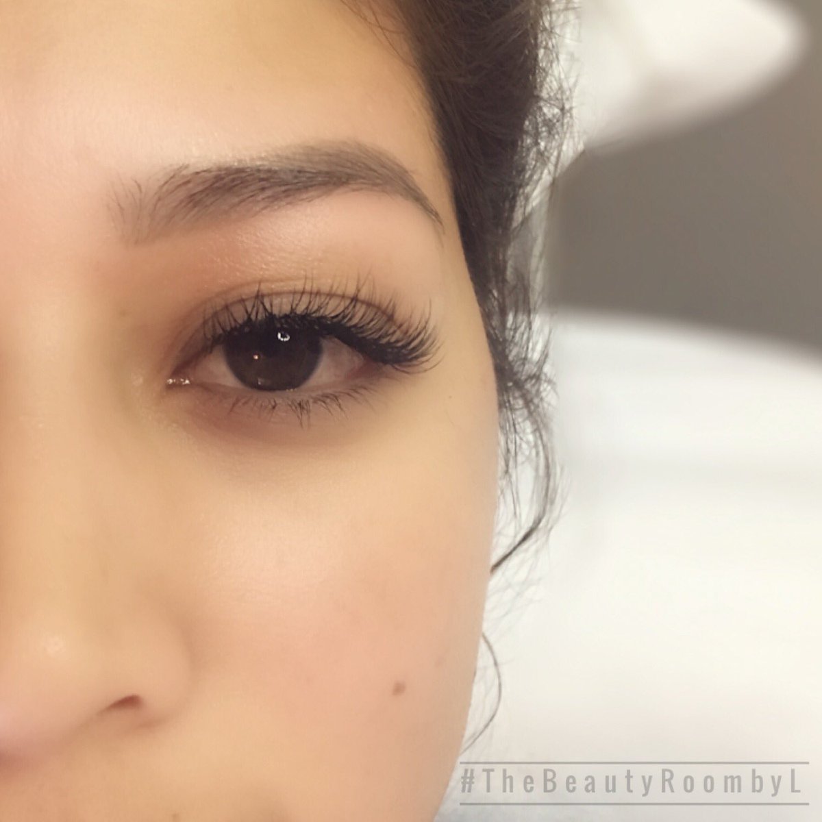 beautyroombyl's tweet photo. Hittin’ them with that sultry eye🔥Swipe ⬅️ for the before pic. Brows & lashes make all the difference 💁🏻♀️
#TBRbyL #transformationtuesday #beforeandafter #lashextensions #browshaping #lashaffair #satinsmooth #kellybakerbrows #borboleta #jblashes #thebeautyroombyl https://t.co/nXckHGjP11