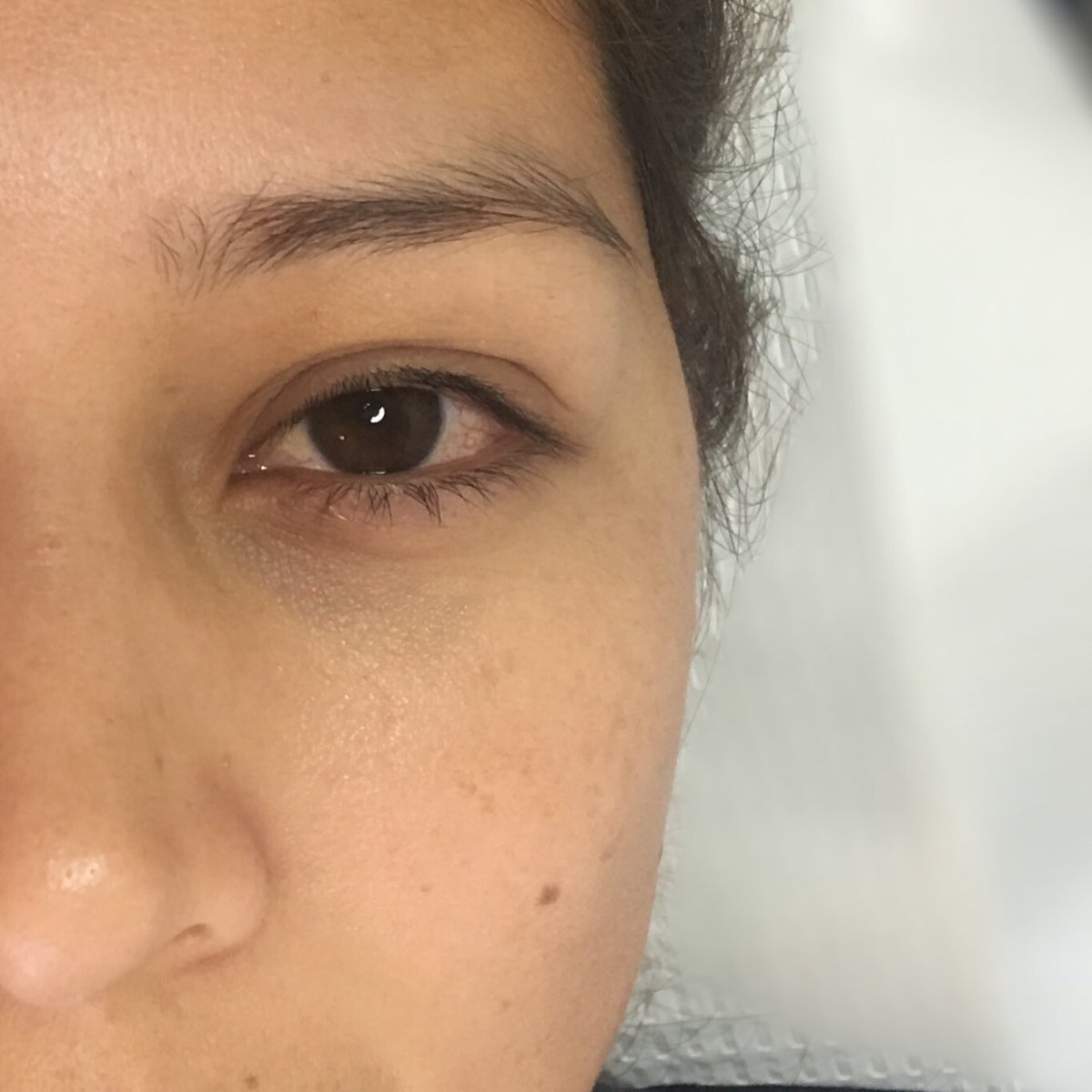 beautyroombyl's tweet photo. Hittin’ them with that sultry eye🔥Swipe ⬅️ for the before pic. Brows & lashes make all the difference 💁🏻♀️
#TBRbyL #transformationtuesday #beforeandafter #lashextensions #browshaping #lashaffair #satinsmooth #kellybakerbrows #borboleta #jblashes #thebeautyroombyl https://t.co/nXckHGjP11