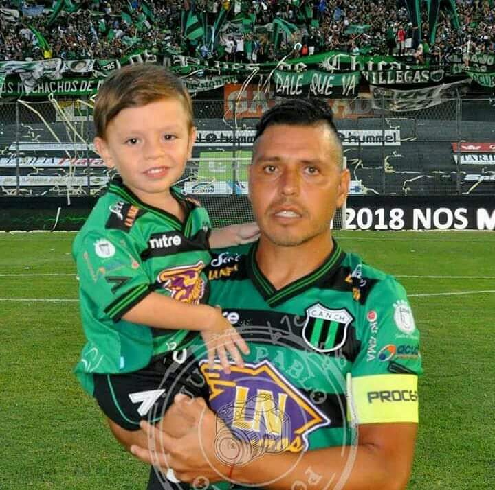 cristiancanch82's tweet photo. De #NuevaChicago no se Hace... SE NACE!!!
#Gomito
#GomitoLeyenda
#GomitoCrack https://t.co/gcfqngJd44