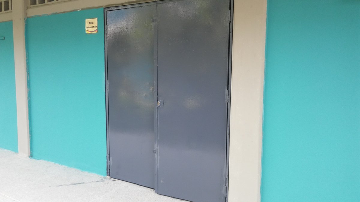 CbitLiviaGou's tweet photo. “Una Gota de Amor para mi escuela llega #Zamora #Guatire #Miranda en la UEN Livia Gouverneur, otro logro del El  Gobierno Bolivariano a través del Ministerio del Poder Popular para la Educación (MPPE) y (FEDE), incentivando el sentido de pertenencia @JauaMiranda @HectoRodriguez https://t.co/kKdrG8eF8j