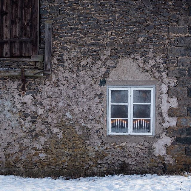 The production of slag brick stopped completely in the 1960s when the furnace coal was replaced by coke: it produced brittle bricks that cracked as soon as it cooled. However, there are numerous buildings made by slag splinters, the rough unformed by-products, from 17th-19th c.