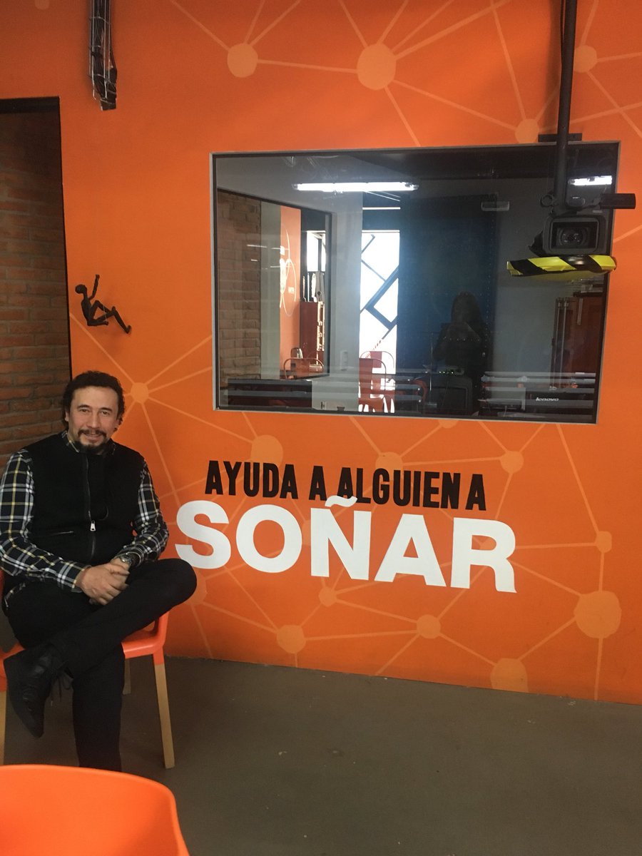 yazcontigotv's tweet photo. @rodtimo  gracias por estar en mi camino, Timoteo y Rodrigo De La Sierra. e inspirarnos con sus historias. https://t.co/MBg0Fxl3Yu