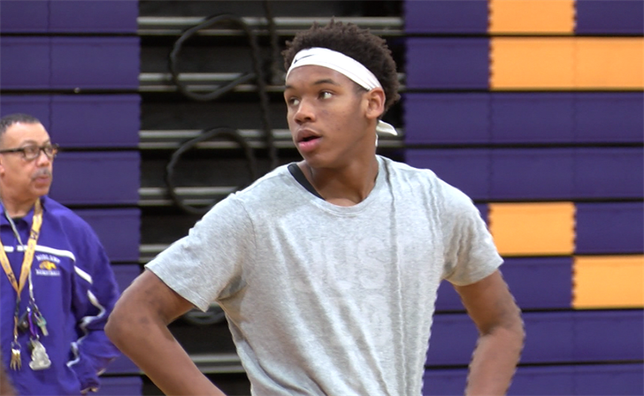 newswest9's tweet photo. Midland High's Rayshad Chambers excels despite hearing impairment https://t.co/34sbyU8Ml7 https://t.co/B0vydyzlBV