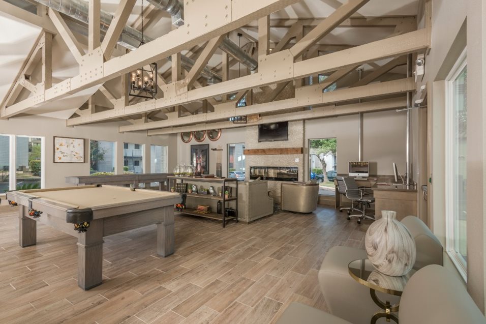 RelocatingATX's tweet image. Prime Living in SoLa! 1/1 starting @ $1085 2/1 starting @ $1425 Upgraded  apartment homes with designer details, granite countertops,  stainless  steel appliance package, designer paint scheme, wood-style flooring  512-910-5294 #austintx #austinapartments #movingtoaustin  #atx