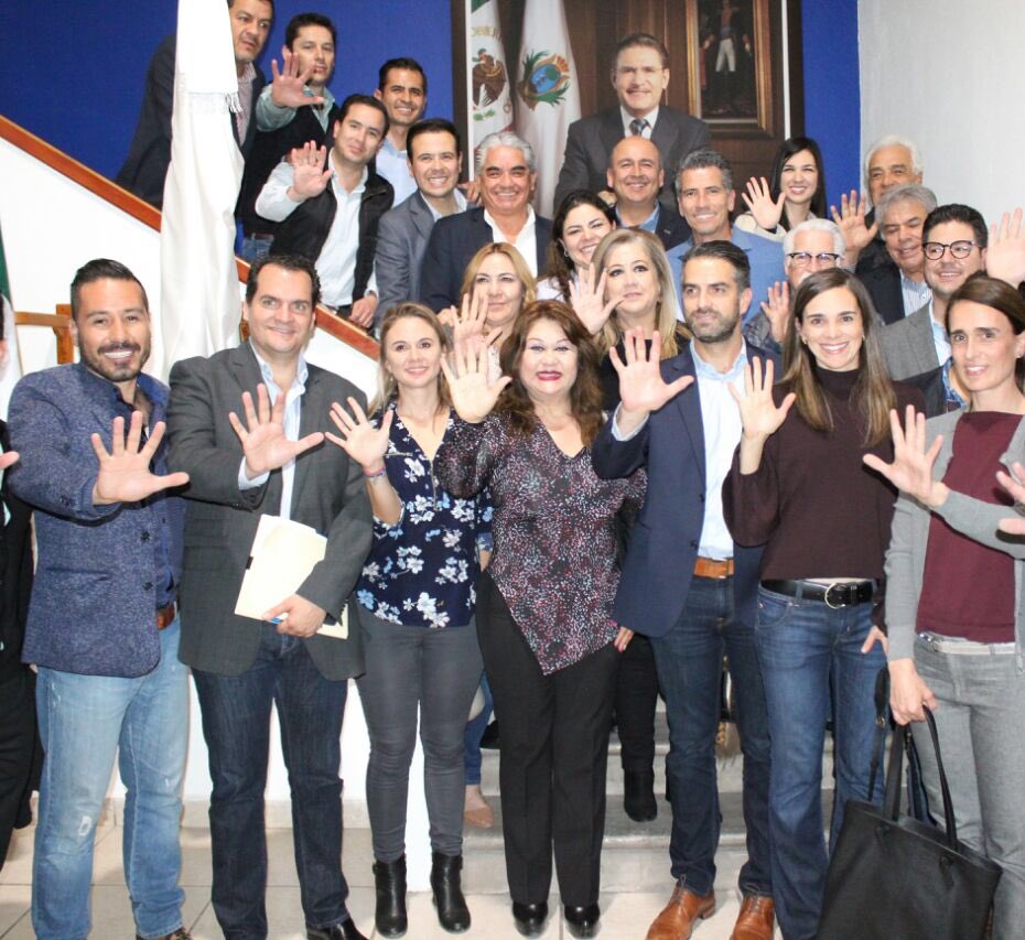 paco_rueda_c's tweet photo. Registró como precandidato para el #5Distrito @jaimemijares. Es tiempo de citar a líderes que inviertan en Durango; y no que Durango invierta en ellos. https://t.co/Sl0bkjen57